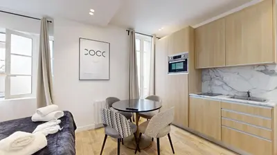 Cuisine ou kitchenette dans l'établissement 152 Suite Sylvie - Superbe Appartement à Paris