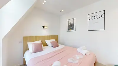 Un ou plusieurs lits dans un hébergement de l'établissement 162 Suite Benjamin - Superbe Appartement à Paris