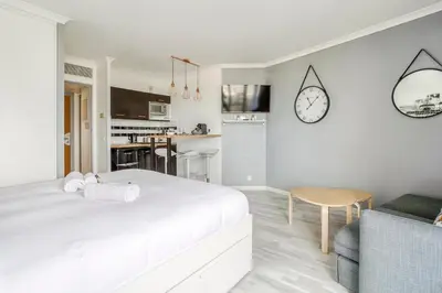 Cuisine ou kitchenette dans l'établissement Joli studio à Courbevoie - La Defense
