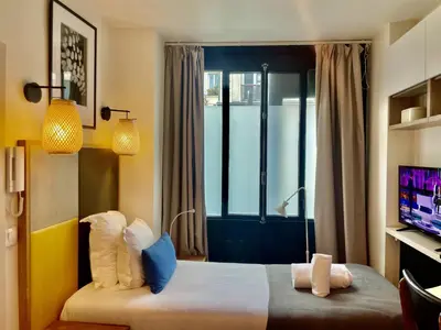 Télévision ou salle de divertissement dans l'établissement Les appartements de l'atelier Paris 15