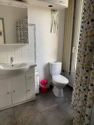 Salle de bains dans l'établissement 3 Hebergements à 5 minutes de Paris et 30 MN Stade de France