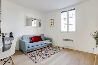 Coin salon dans l'établissement Notre-Dame de Paris Flat by GuestReady