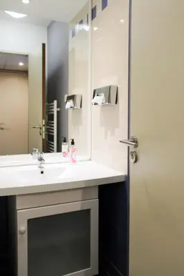 Salle de bains dans l'établissement Bright studio apartment with parking and balcony