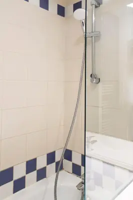 Salle de bains dans l'établissement Bright studio apartment with parking and balcony
