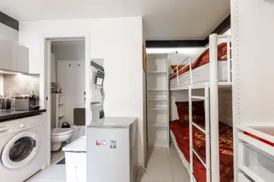 Cuisine ou kitchenette dans l'établissement Studio a Paris et désinfection rigoureux du logis
