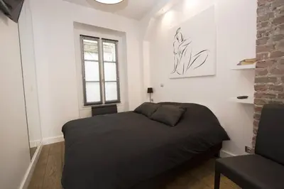 Un ou plusieurs lits dans un hébergement de l'établissement The Designer Apartment