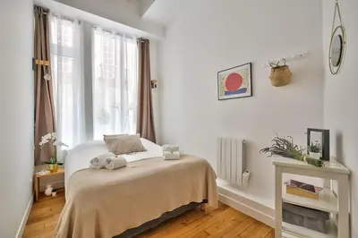 Un ou plusieurs lits dans un hébergement de l'établissement New Stunning 4 Bdrs Apt, With AC – Le Marais