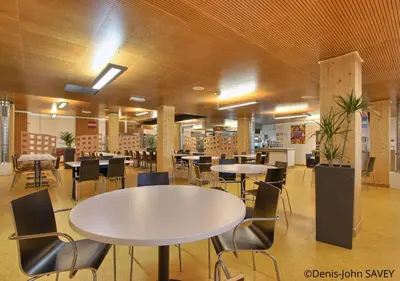 Restaurant ou autre lieu de restauration dans l'établissement Auberge de Jeunesse HI Paris Yves Robert