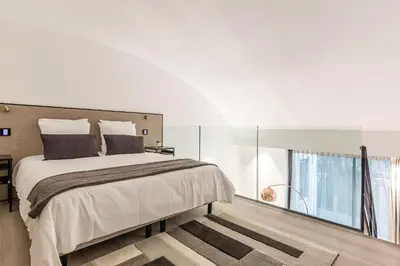 Un ou plusieurs lits dans un hébergement de l'établissement B6 Loft Duplex 175Blo-Paris Convention