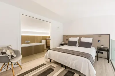 Un ou plusieurs lits dans un hébergement de l'établissement B6 Loft Duplex 175Blo-Paris Convention