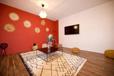 Télévision ou salle de divertissement dans l'établissement Luxury home near Tour Eiffel