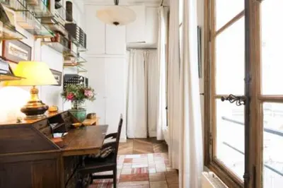 Coin salon dans l'établissement Duplex St-Michel - Quartier latin
