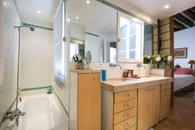 Salle de bains dans l'établissement Duplex St-Michel - Quartier latin