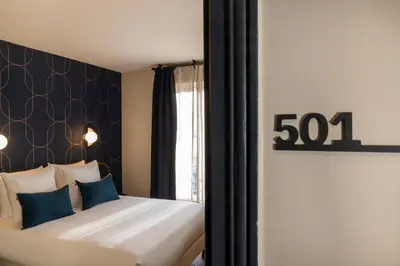 Un ou plusieurs lits dans un hébergement de l'établissement Bijou Hôtel Paris Boulogne