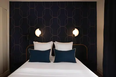 Un ou plusieurs lits dans un hébergement de l'établissement Bijou Hôtel Paris Boulogne