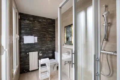 Salle de bains dans l'établissement Bijou Hôtel Paris Boulogne