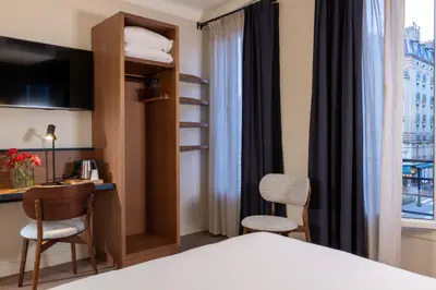 Un ou plusieurs lits dans un hébergement de l'établissement Bijou Hôtel Paris Boulogne