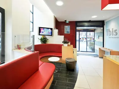 Télévision ou salle de divertissement dans l'établissement Ibis Paris Gare Montparnasse 15ème