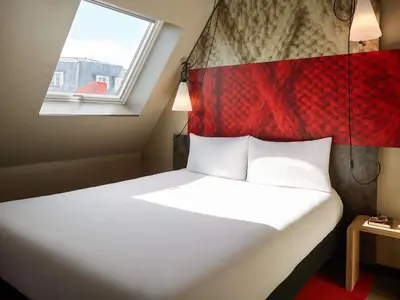 Un ou plusieurs lits dans un hébergement de l'établissement ibis Paris Canal Saint Martin