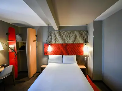 Un ou plusieurs lits dans un hébergement de l'établissement ibis Paris Canal Saint Martin
