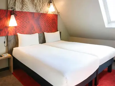 Un ou plusieurs lits dans un hébergement de l'établissement ibis Paris Canal Saint Martin