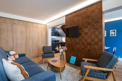 Télévision ou salle de divertissement dans l'établissement NEW - Villa Urbaine au Coeur de Paris - 6 pers