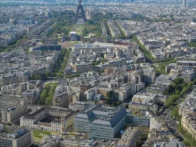 Vue générale sur Paris ou vue de la ville depuis l'appartement