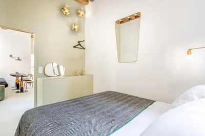 Un ou plusieurs lits dans un hébergement de l'établissement Habitat Parisien - 2BR-2BA - Marais - Hôtel de Ville