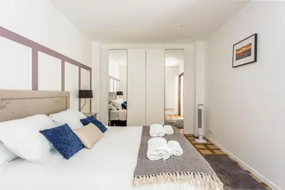 Un ou plusieurs lits dans un hébergement de l'établissement 180 Suite Eden, Luxury APT at Sacré Coeur