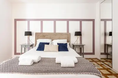 Un ou plusieurs lits dans un hébergement de l'établissement 180 Suite Eden, Luxury APT at Sacré Coeur