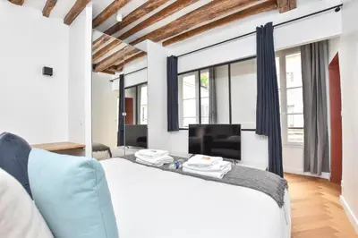 Coin salon dans l'établissement Authentic apartment 1BR-4P République - Le Marais