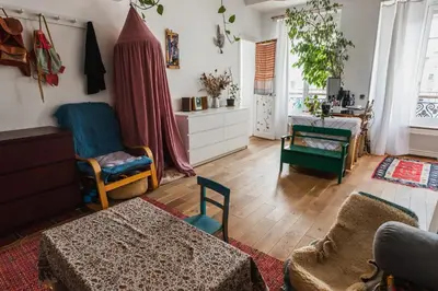 Coin salon dans l'établissement Bright atypical duplex in Menilmontant