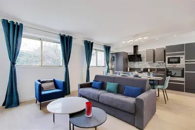 Cuisine ou kitchenette dans l'établissement TROCADERO/ EIFFEL TOWER - 3 Bedrooms- All New!