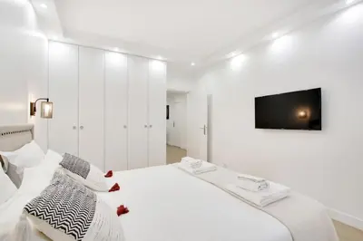 Un ou plusieurs lits dans un hébergement de l'établissement TROCADERO/ EIFFEL TOWER - 3 Bedrooms- All New!