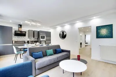 Cuisine ou kitchenette dans l'établissement TROCADERO/ EIFFEL TOWER - 3 Bedrooms- All New!