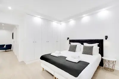 Un ou plusieurs lits dans un hébergement de l'établissement TROCADERO/ EIFFEL TOWER - 3 Bedrooms- All New!