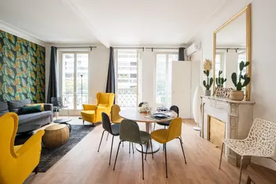 Coin salon dans l'établissement 2 BR Appartement Near Tour Eiffel & Trocadéro