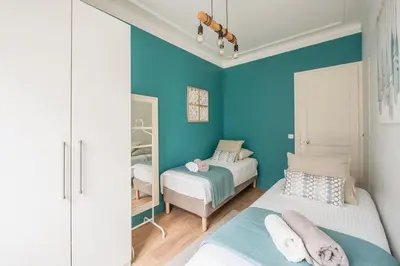 Un ou plusieurs lits dans un hébergement de l'établissement 2 BR Appartement Near Tour Eiffel & Trocadéro