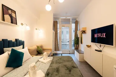 Télévision ou salle de divertissement dans l'établissement Studio - Moderne - Netflix & Wifi
