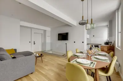 Télévision ou salle de divertissement dans l'établissement 168 Suite M - Superbe Appartement à Paris