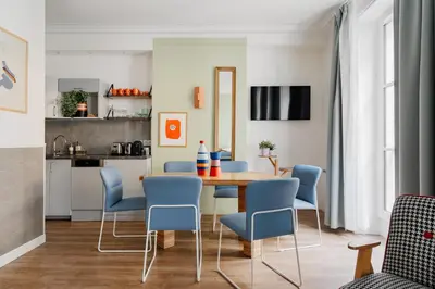Cuisine ou kitchenette dans l'établissement Edgar Suites Grands Boulevards - Hauteville