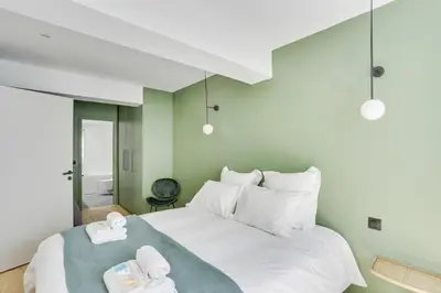 Un ou plusieurs lits dans un hébergement de l'établissement 169 Suite W - Élégant Appartement à Paris