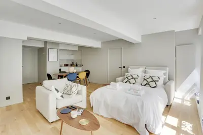 Un ou plusieurs lits dans un hébergement de l'établissement 169 Suite W - Élégant Appartement à Paris
