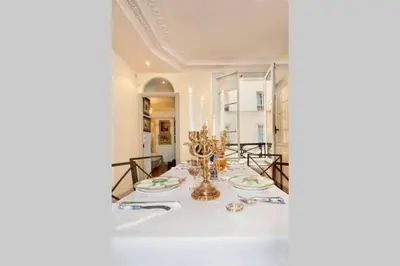 Plan de l'établissement Luxury, Calm and Elegance in the heart of Champs-Elysées with a bottle of Champagne upon your arrival !!!