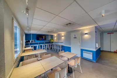 Coin salon dans l'établissement ibis Budget Gennevilliers Asnières - Rénové en 2025