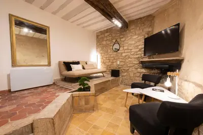 Télévision ou salle de divertissement dans l'établissement Pierre à Feu