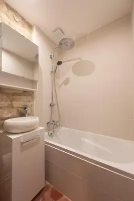 Salle de bains dans l'établissement Pierre à Feu