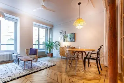 Coin salon dans l'établissement Greeter-Bel appartement Parisien de 70m2 - St Lazare