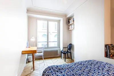 Un ou plusieurs lits dans un hébergement de l'établissement Greeter-Bel appartement Parisien de 70m2 - St Lazare