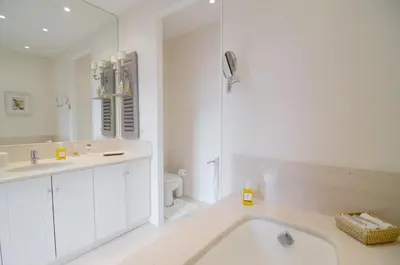 Salle de bains dans l'établissement Champs Elysees